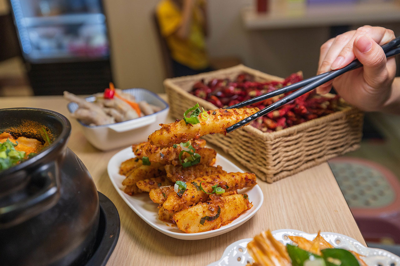 川麵道北平店｜台中正宗四川味罐罐米線，7種特調湯頭獨特泡椒辛香料陶罐燉煮砂鍋，一吃上癮的台中北屯美食推薦