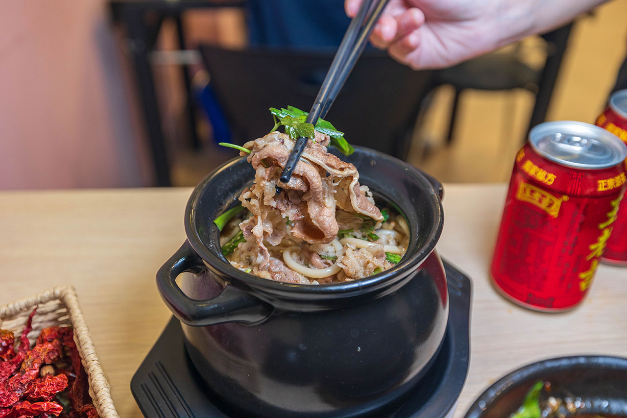 川麵道北平店｜台中正宗四川味罐罐米線，7種特調湯頭獨特泡椒辛香料陶罐燉煮砂鍋，一吃上癮的台中北屯美食推薦