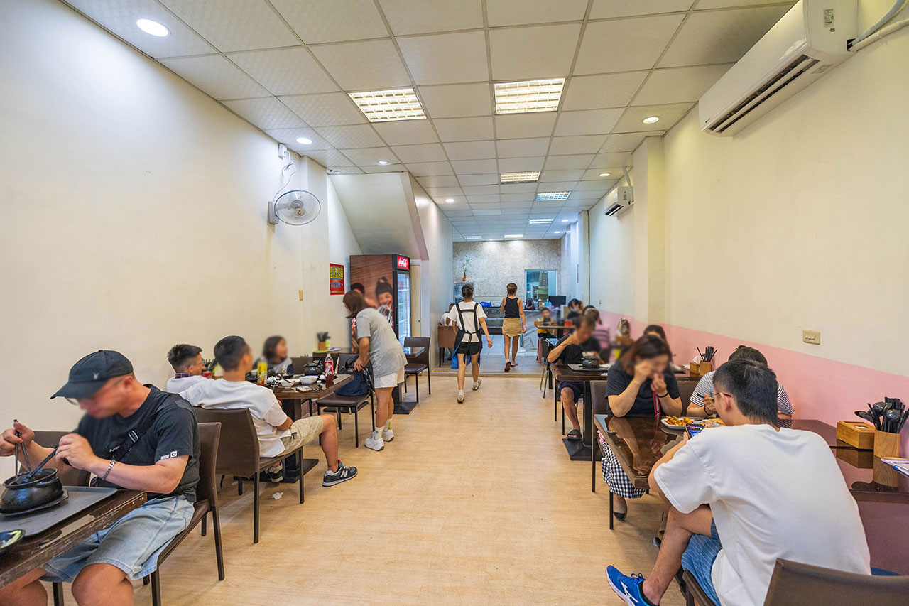 川麵道北平店｜台中正宗四川味罐罐米線，7種特調湯頭獨特泡椒辛香料陶罐燉煮砂鍋，一吃上癮的台中北屯美食推薦