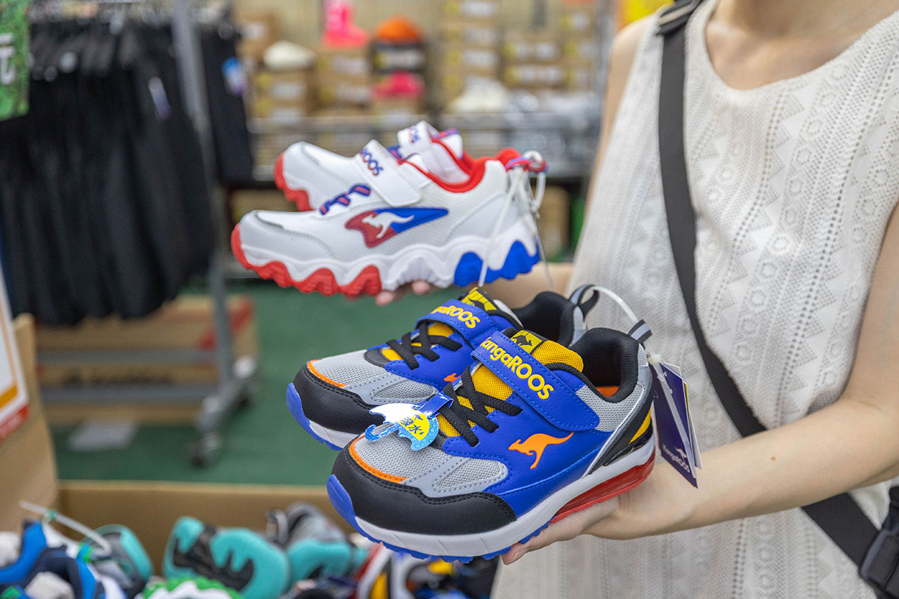 美力運動世界台中中清特賣會報到!全館下殺1折起童鞋、運動鞋、工作鞋都超便宜,前30名早鳥再享7折,還有超多買一送一活動!大雅鞋子特賣會來啦~ 42 美力運動世界台中中清特賣會報到!全館下殺1折起童鞋、運動鞋、工作鞋都超便宜,前30名早鳥再享7折,還有超多買一送一活動!大雅鞋子特賣會來啦~ 41