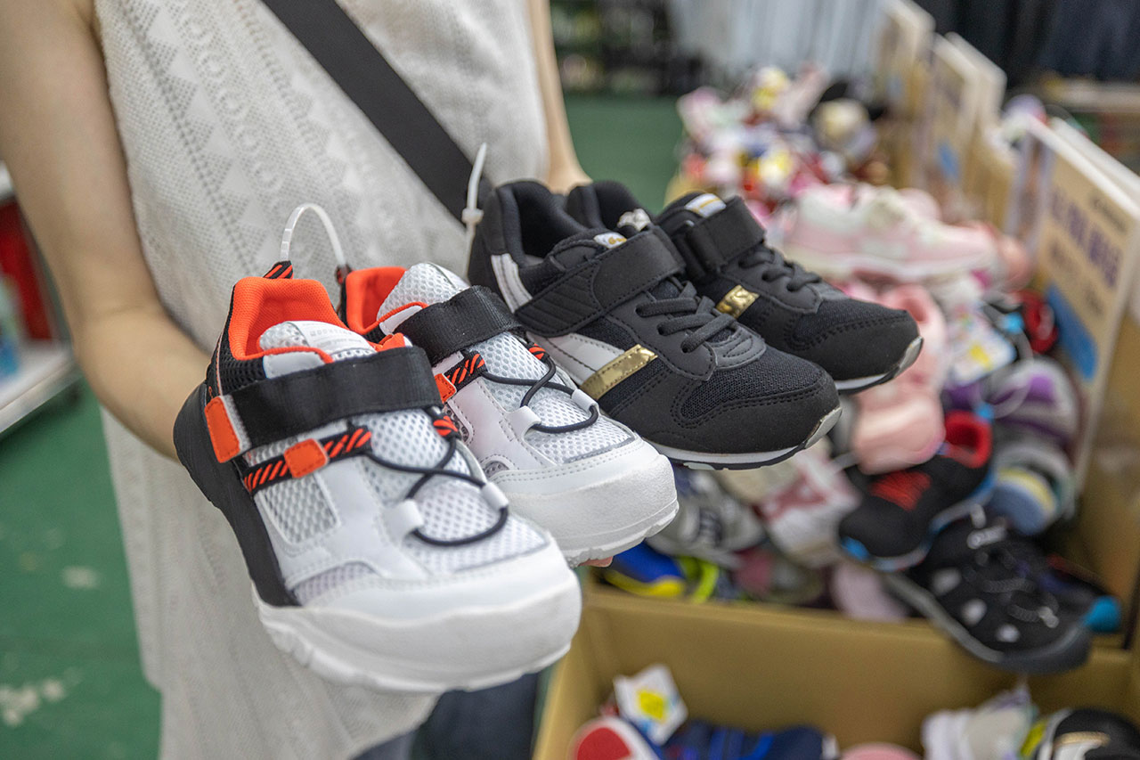 美力運動世界台中中清特賣會報到!全館下殺1折起童鞋、運動鞋、工作鞋都超便宜,前30名早鳥再享7折,還有超多買一送一活動!大雅鞋子特賣會來啦~ 36 美力運動世界台中中清特賣會報到!全館下殺1折起童鞋、運動鞋、工作鞋都超便宜,前30名早鳥再享7折,還有超多買一送一活動!大雅鞋子特賣會來啦~ 35