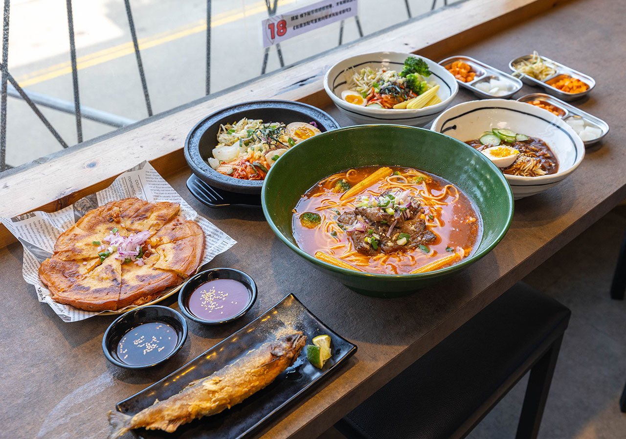 阿里郎食堂|台中竟然有這間韓式麵店,比臉大牛小排加麵免費再送小菜!最新台中中科博館美食推薦,2025台中西區美食推薦 阿里郎食堂|台中竟然有這間韓式麵店,比臉大牛小排加麵免費再送小菜!最新台中中科博館美食推薦,2025台中西區美食推薦