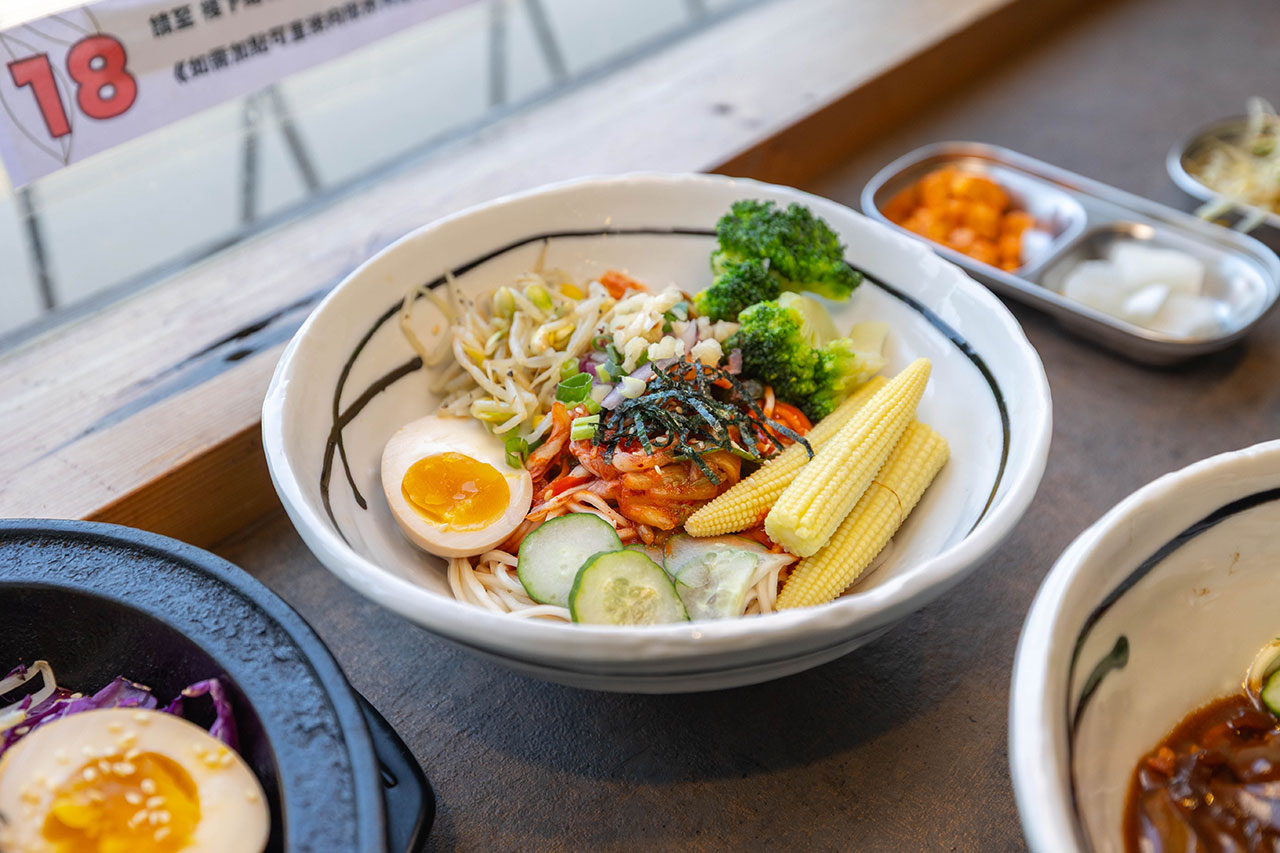 阿里郎食堂|台中竟然有這間韓式麵店,比臉大牛小排加麵免費再送小菜!最新台中中科博館美食推薦,2025台中西區美食推薦1 阿里郎食堂|台中竟然有這間韓式麵店,比臉大牛小排加麵免費再送小菜!最新台中中科博館美食推薦,2025台中西區美食推薦1