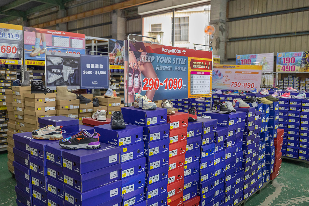 美力運動世界台中中清特賣會報到!全館下殺1折起童鞋、運動鞋、工作鞋都超便宜,前30名早鳥再享7折,還有超多買一送一活動!大雅鞋子特賣會來啦~ 50 美力運動世界台中中清特賣會報到!全館下殺1折起童鞋、運動鞋、工作鞋都超便宜,前30名早鳥再享7折,還有超多買一送一活動!大雅鞋子特賣會來啦~ 49