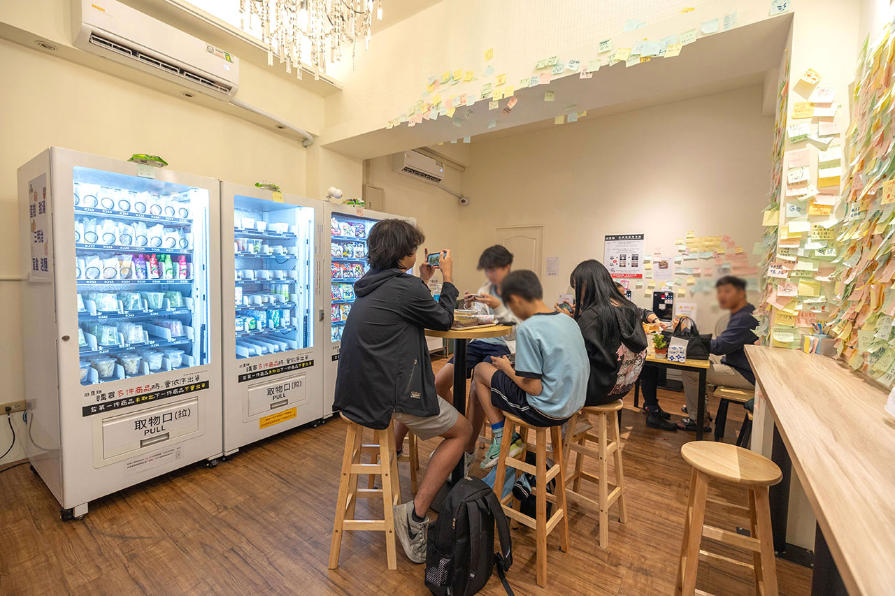 【台中北屯美食推薦】深夜食堂新選擇「遊盒麵崇德店」24小時自助韓式泡麵:10元起小菜!麻辣鴨血、爆漿甜點讓你吃好吃滿,必收台中深夜美食 168 【台中北屯美食推薦】深夜食堂新選擇「遊盒麵崇德店」24小時自助韓式泡麵:10元起小菜!麻辣鴨血、爆漿甜點讓你吃好吃滿,必收台中深夜美食 167