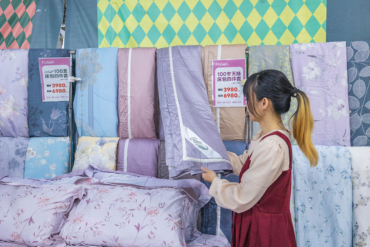 【台中大雅】2025法頌寢具原廠特賣會年末換季攻略！床包組、被單、枕頭，全館下殺1折起再買一送一，還有超多滿額好禮等你拿 333
