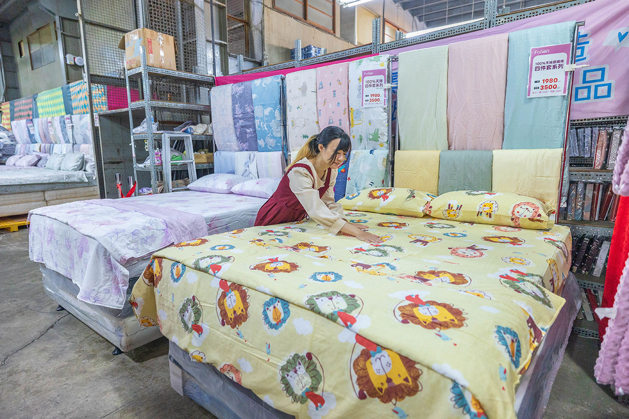 【台中大雅】2025法頌寢具原廠特賣會年末換季攻略！床包組、被單、枕頭，全館下殺1折起再買一送一，還有超多滿額好禮等你拿 335