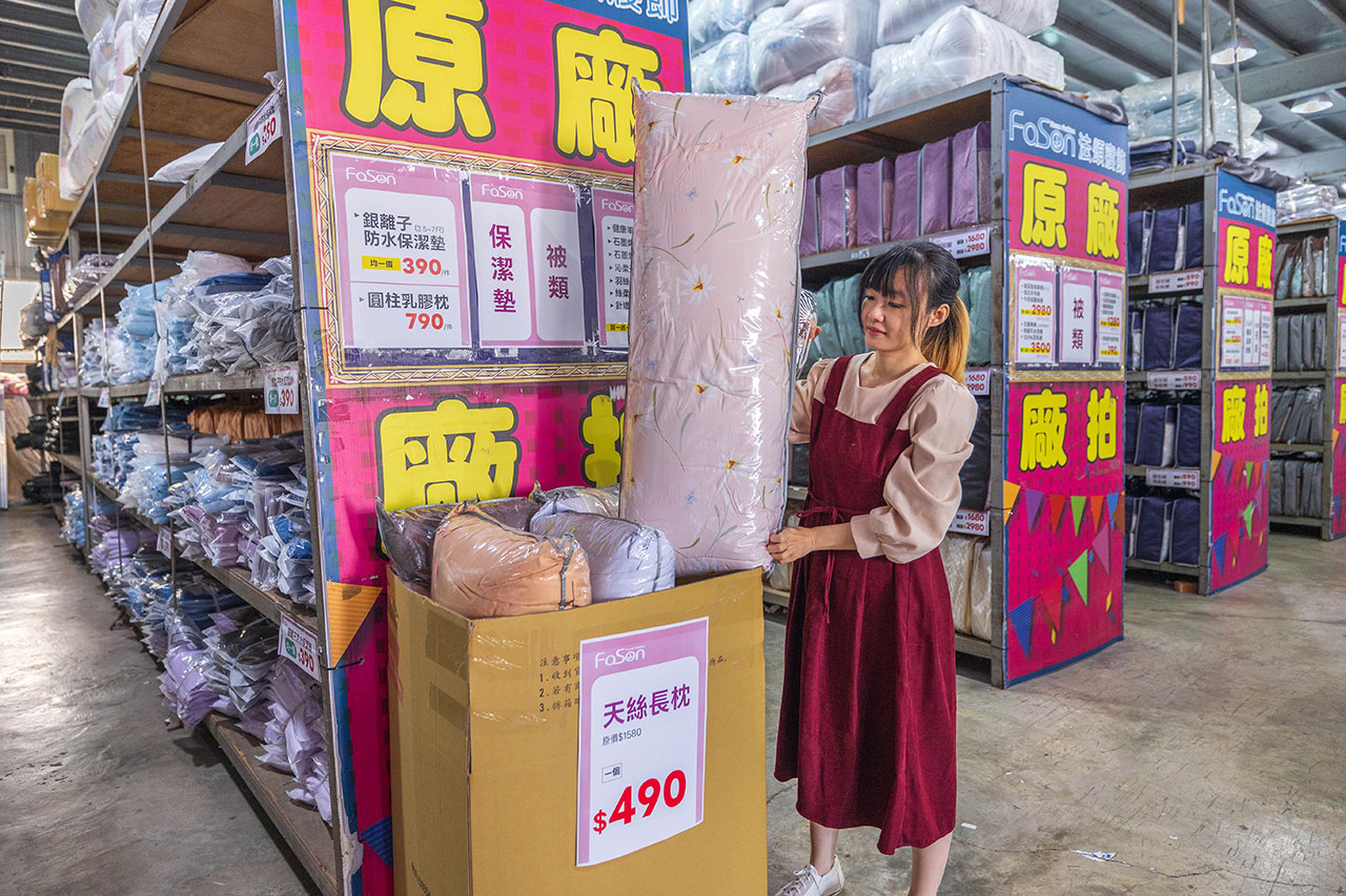 【台中大雅】2025法頌寢具原廠特賣會年末換季攻略！床包組、被單、枕頭，全館下殺1折起再買一送一，還有超多滿額好禮等你拿 289