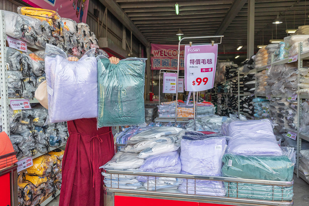 【台中大雅】2025法頌寢具原廠特賣會年末換季攻略！床包組、被單、枕頭，全館下殺1折起再買一送一，還有超多滿額好禮等你拿 257