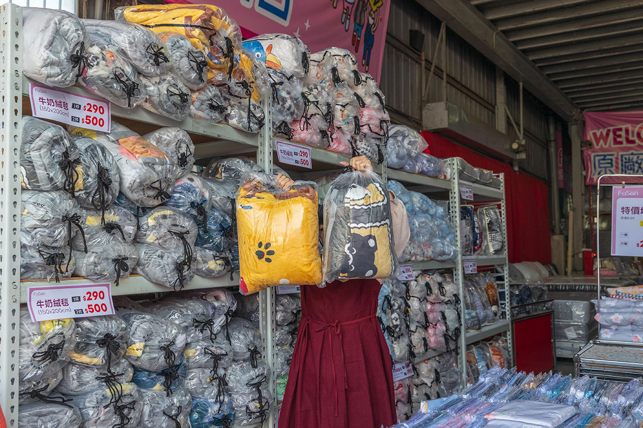 【台中大雅】2025法頌寢具原廠特賣會年末換季攻略！床包組、被單、枕頭，全館下殺1折起再買一送一，還有超多滿額好禮等你拿 263