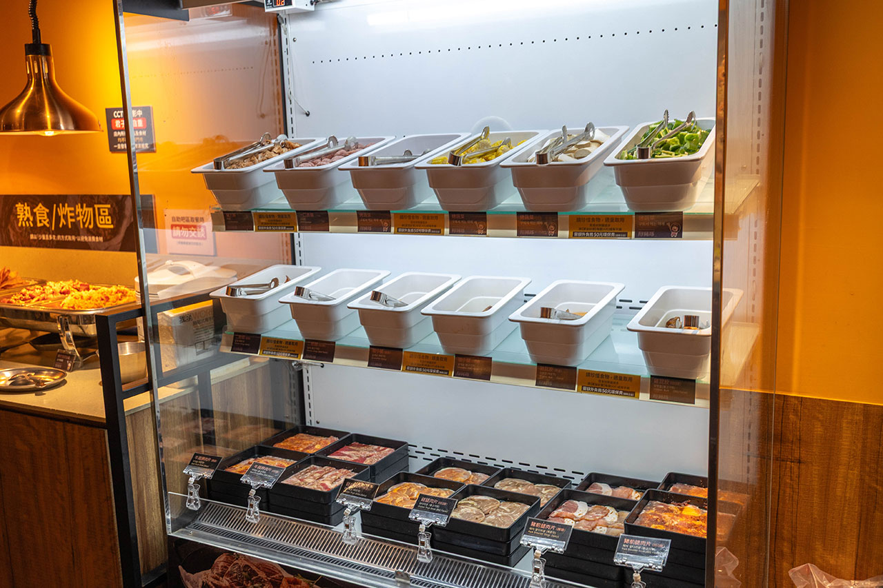 【西門町美食推薦】阿豬媽아줌마韓式烤肉吃到飽西門店，469起超狂近40多種食材自助吧吃到飽，2026台北萬華美食推薦，CP值爆表！ 239