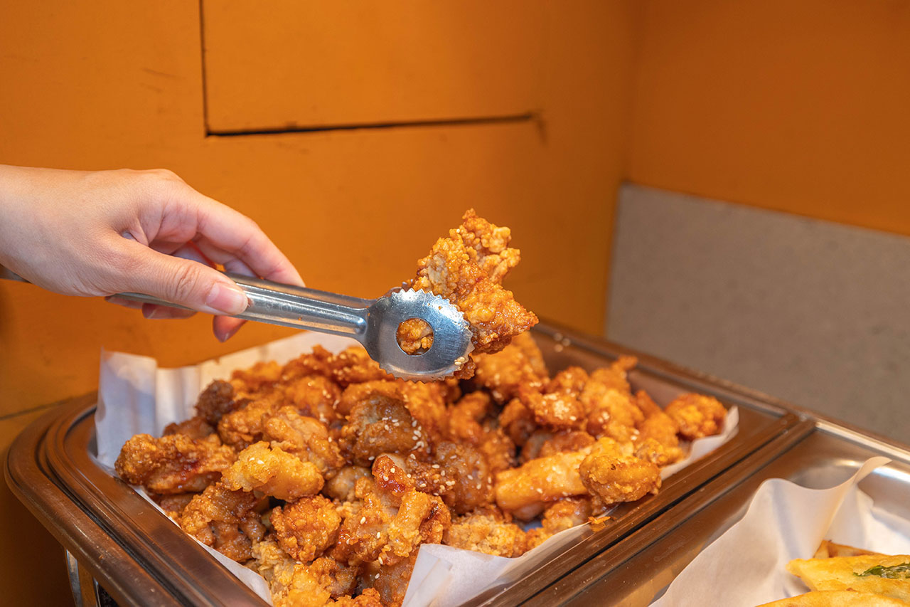 【西門町美食推薦】阿豬媽아줌마韓式烤肉吃到飽西門店，469起超狂近40多種食材自助吧吃到飽，2026台北萬華美食推薦，CP值爆表！ 233
