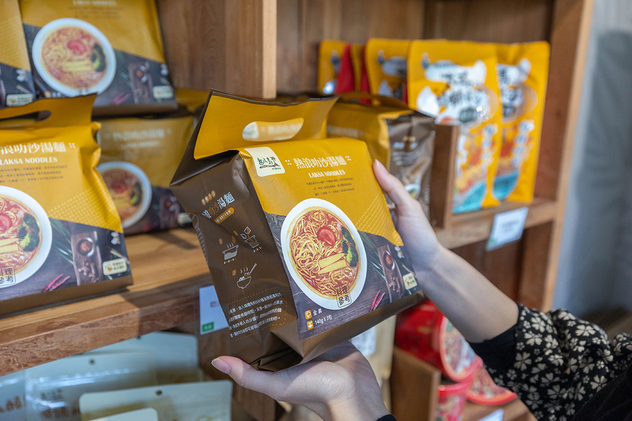 【2026台中北屯美食推薦】熱浪小島南洋蔬食，檳城白咖哩、銷魂排燒飯，自家種植南洋香料風味超頂，連肉食控都會一吃上癮！ 179