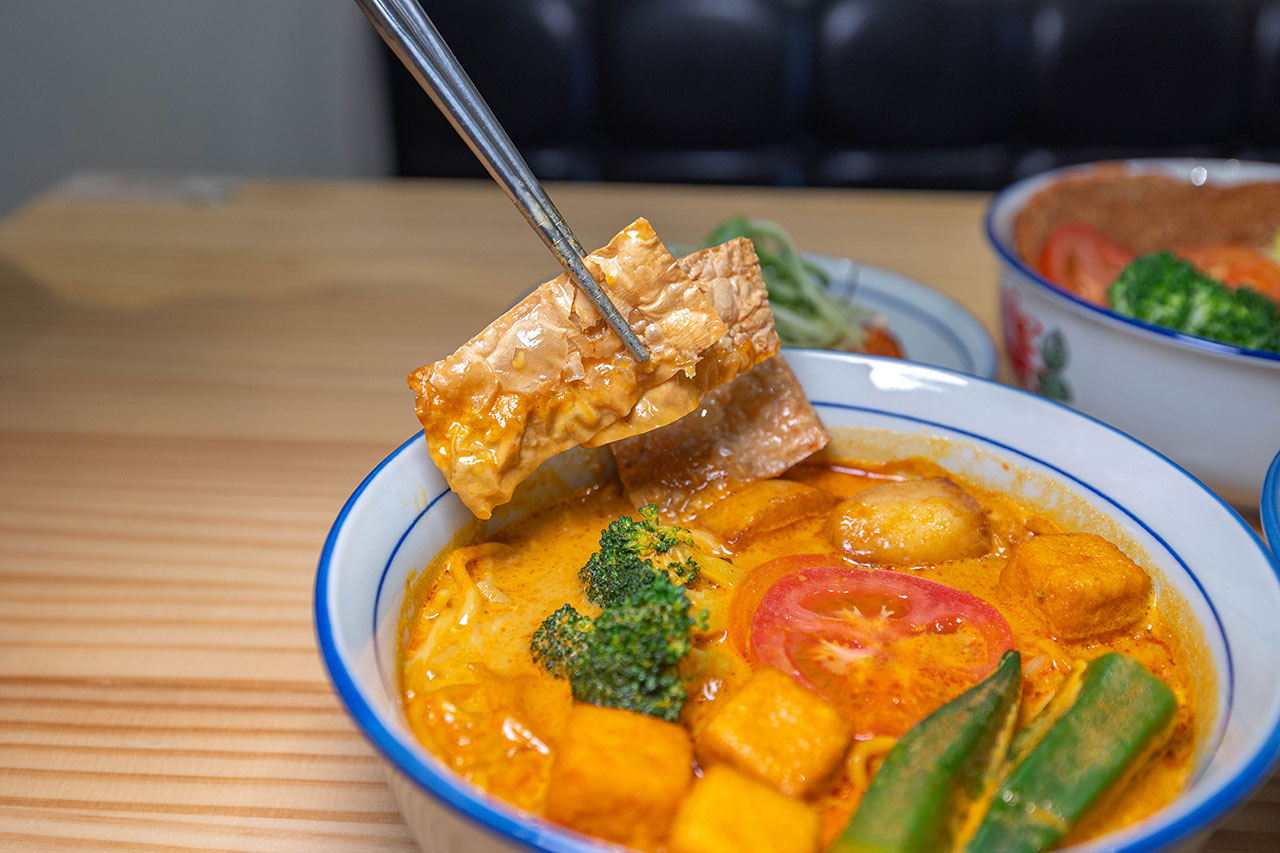 【2026台中北屯美食推薦】熱浪小島南洋蔬食，檳城白咖哩、銷魂排燒飯，自家種植南洋香料風味超頂，連肉食控都會一吃上癮！ 147