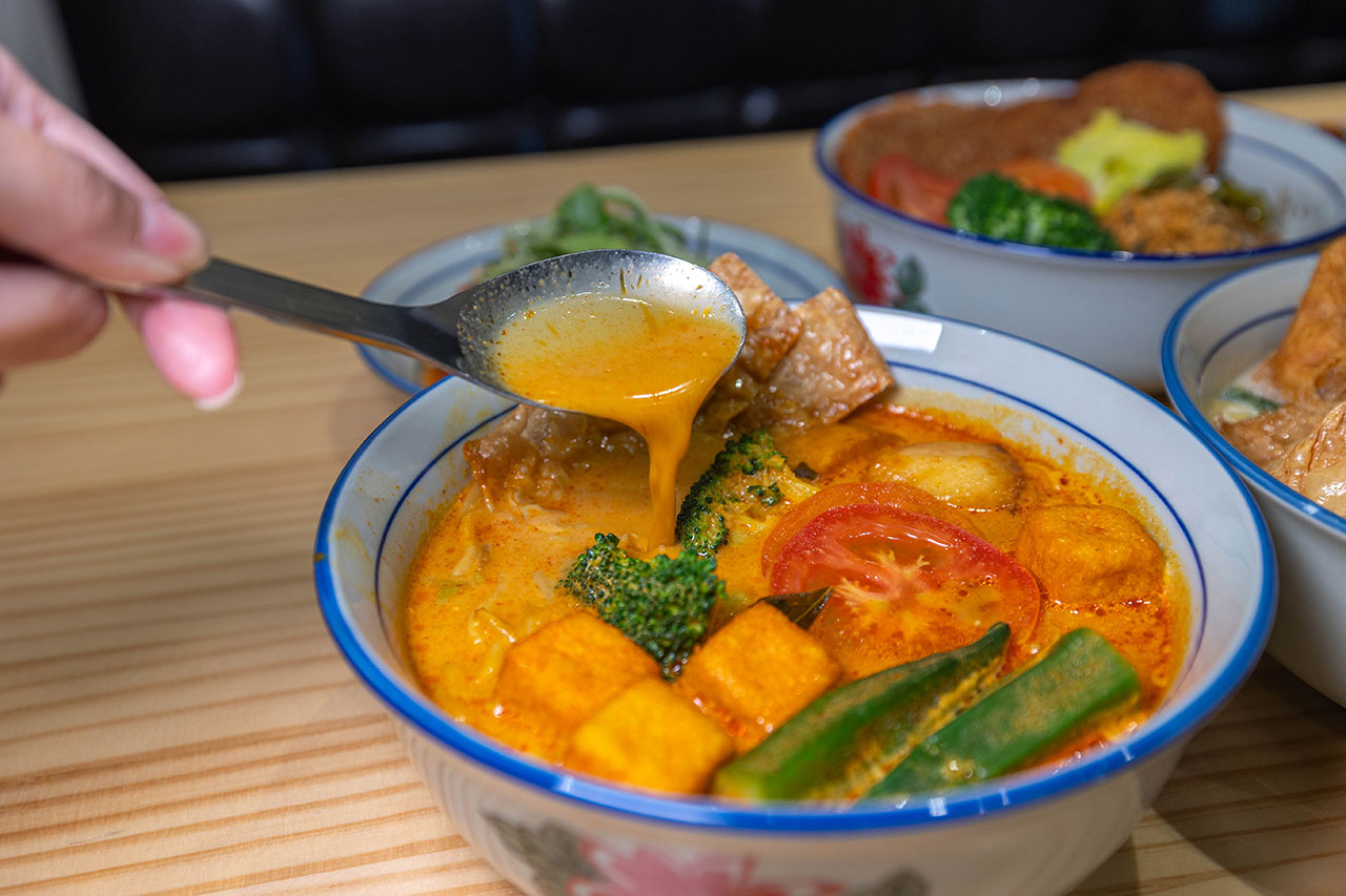 【2026台中北屯美食推薦】熱浪小島南洋蔬食，檳城白咖哩、銷魂排燒飯，自家種植南洋香料風味超頂，連肉食控都會一吃上癮！ 153