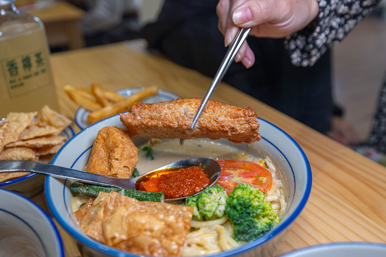 【2026台中北屯美食推薦】熱浪小島南洋蔬食，檳城白咖哩、銷魂排燒飯，自家種植南洋香料風味超頂，連肉食控都會一吃上癮！ 137