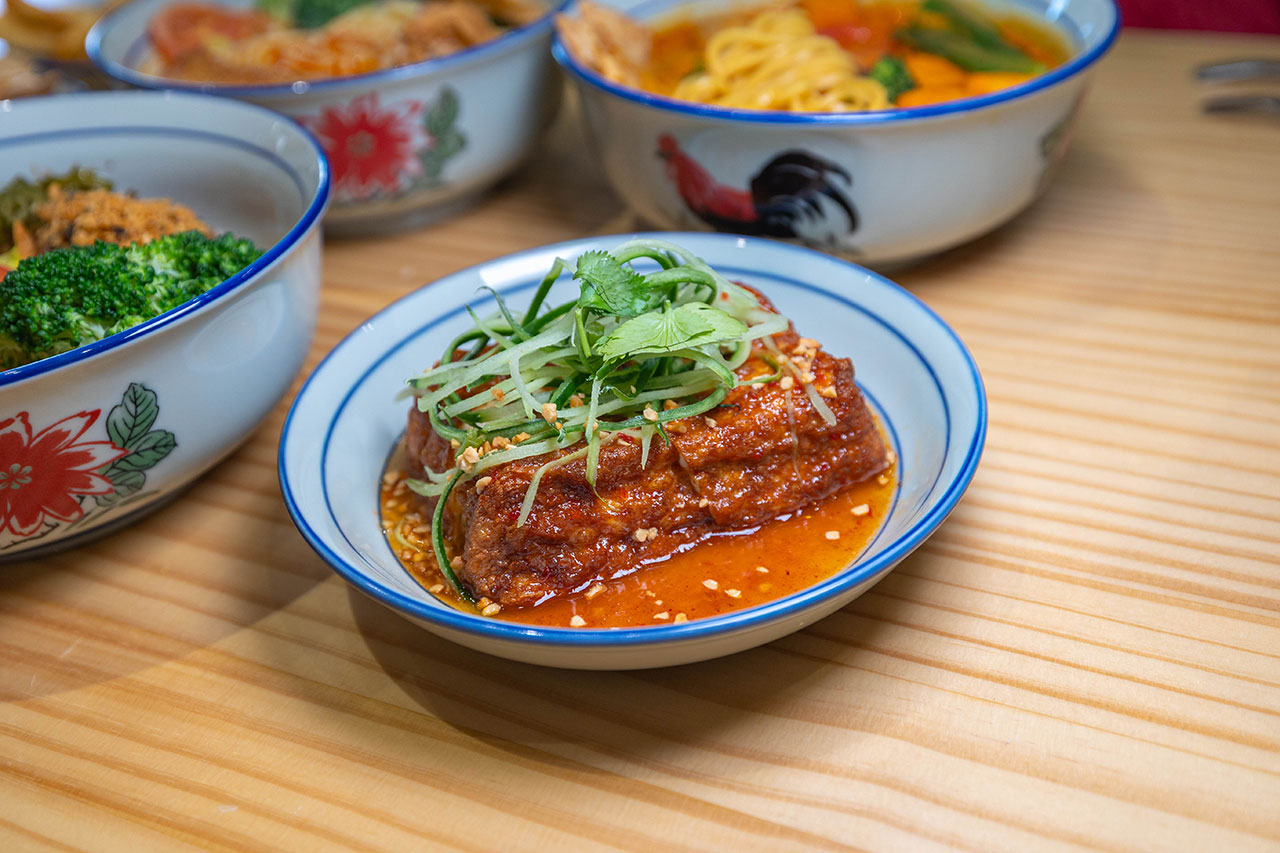 【2026台中北屯美食推薦】熱浪小島南洋蔬食，檳城白咖哩、銷魂排燒飯，自家種植南洋香料風味超頂，連肉食控都會一吃上癮！ 163