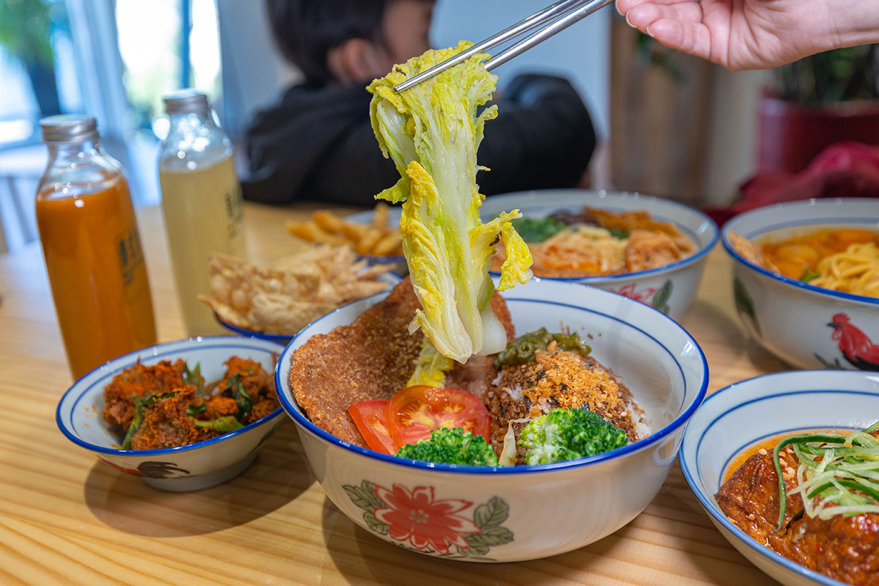 【2026台中北屯美食推薦】熱浪小島南洋蔬食，檳城白咖哩、銷魂排燒飯，自家種植南洋香料風味超頂，連肉食控都會一吃上癮！ 161