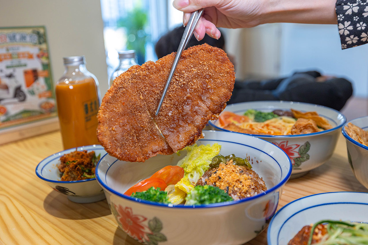 【2026台中北屯美食推薦】熱浪小島南洋蔬食，檳城白咖哩、銷魂排燒飯，自家種植南洋香料風味超頂，連肉食控都會一吃上癮！ 157