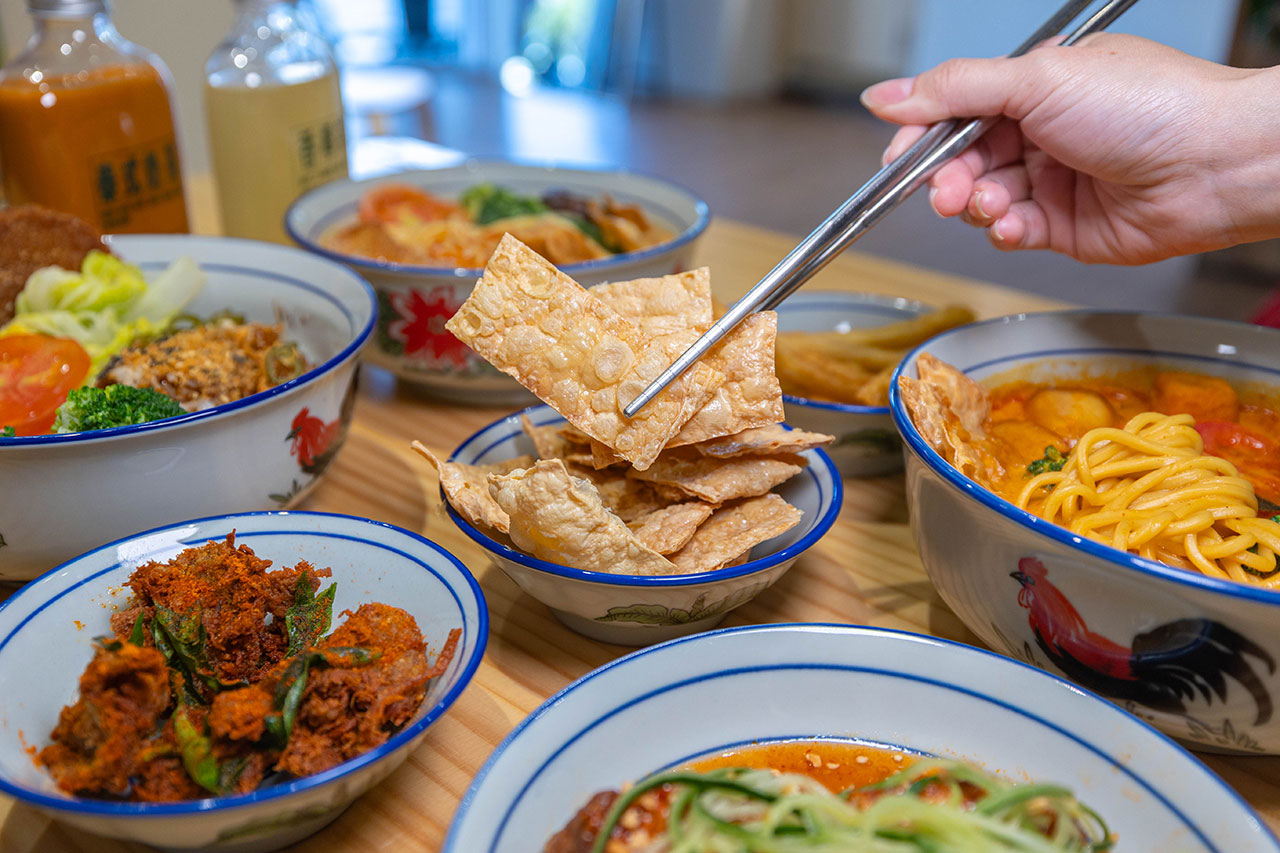 【2026台中北屯美食推薦】熱浪小島南洋蔬食，檳城白咖哩、銷魂排燒飯，自家種植南洋香料風味超頂，連肉食控都會一吃上癮！ 169