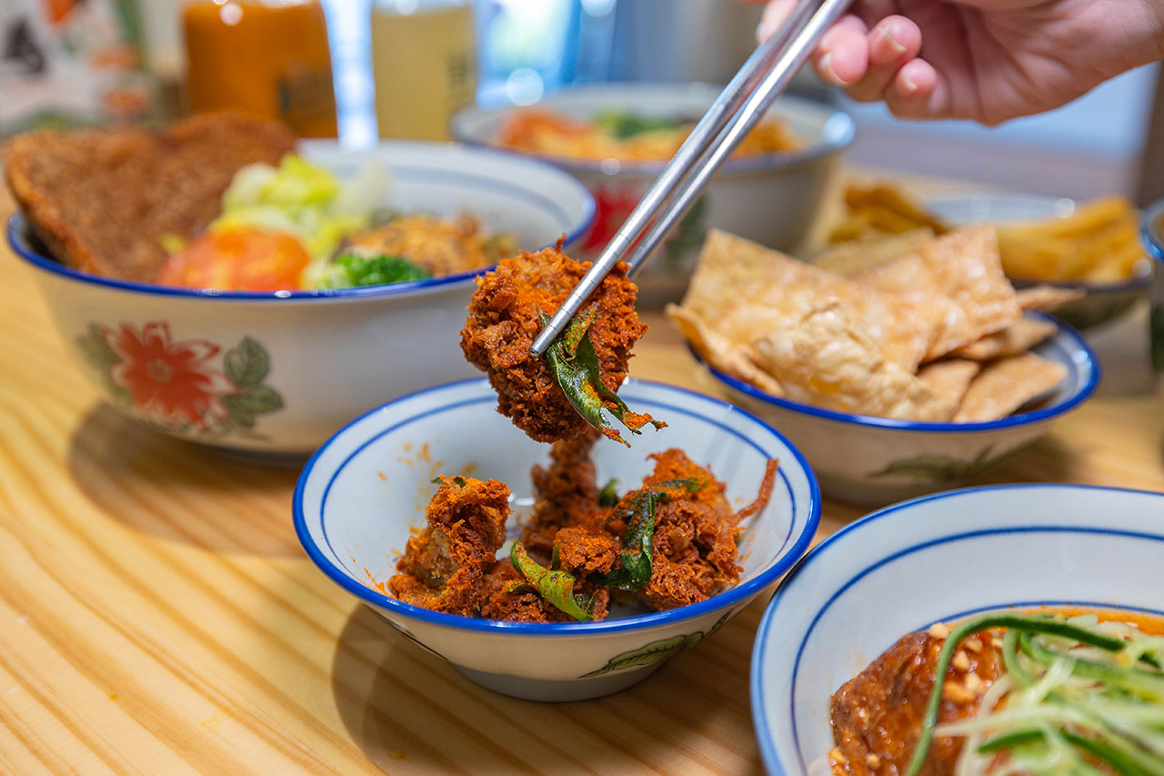 【2026台中北屯美食推薦】熱浪小島南洋蔬食，檳城白咖哩、銷魂排燒飯，自家種植南洋香料風味超頂，連肉食控都會一吃上癮！ 173