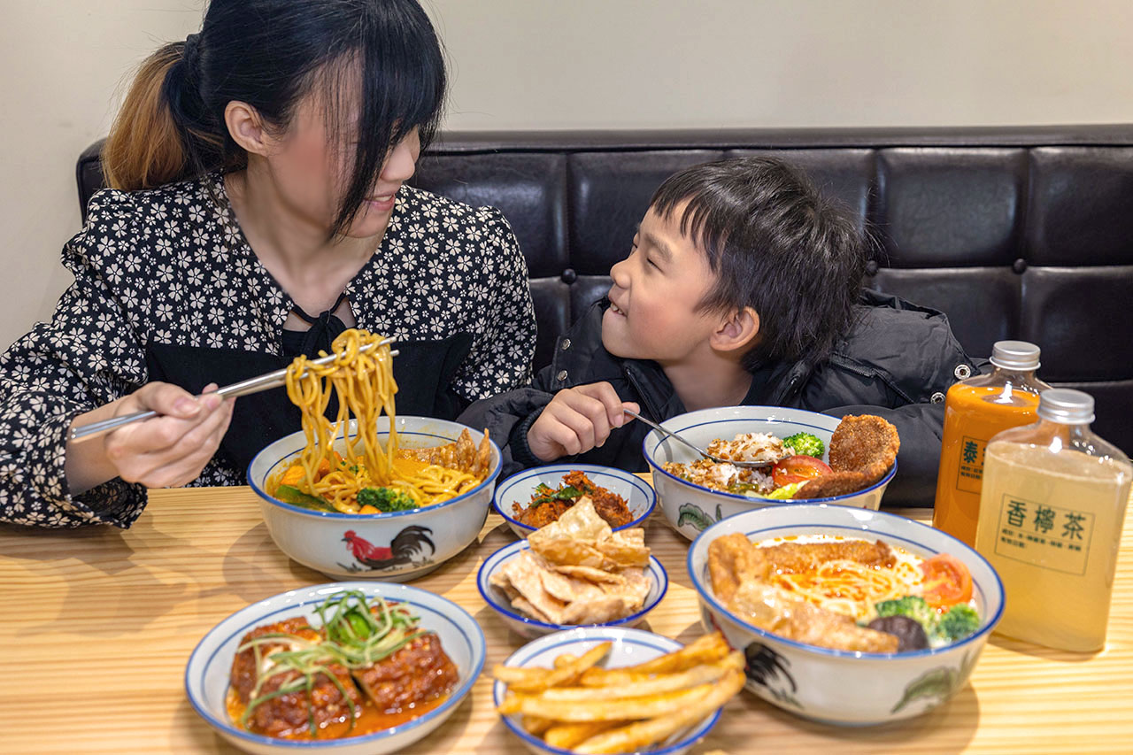 【2026台中北屯美食推薦】熱浪小島南洋蔬食，檳城白咖哩、銷魂排燒飯，自家種植南洋香料風味超頂，連肉食控都會一吃上癮！ 177