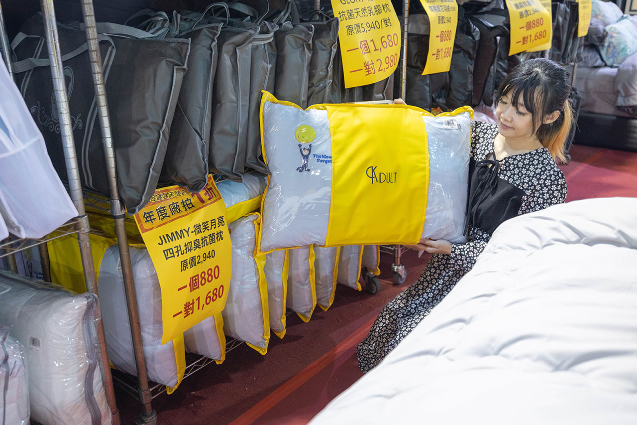 【台中北屯區寢具特賣會】上品寢具年度廠拍殺很大！1折起跳抗通膨，每日超便宜排隊攻略，幾米床包、進口名床手刀搶晚來就沒了! 89