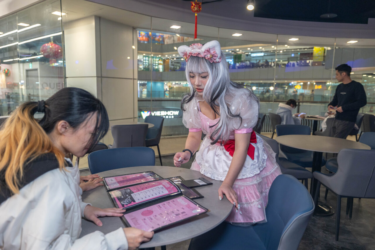 夢饗STAGE IP主題餐廳｜台中大魯閣新時代最新開幕女僕餐廳，粉絲限時優惠全館餐點買一送一，2026台中市東區美食推薦 7