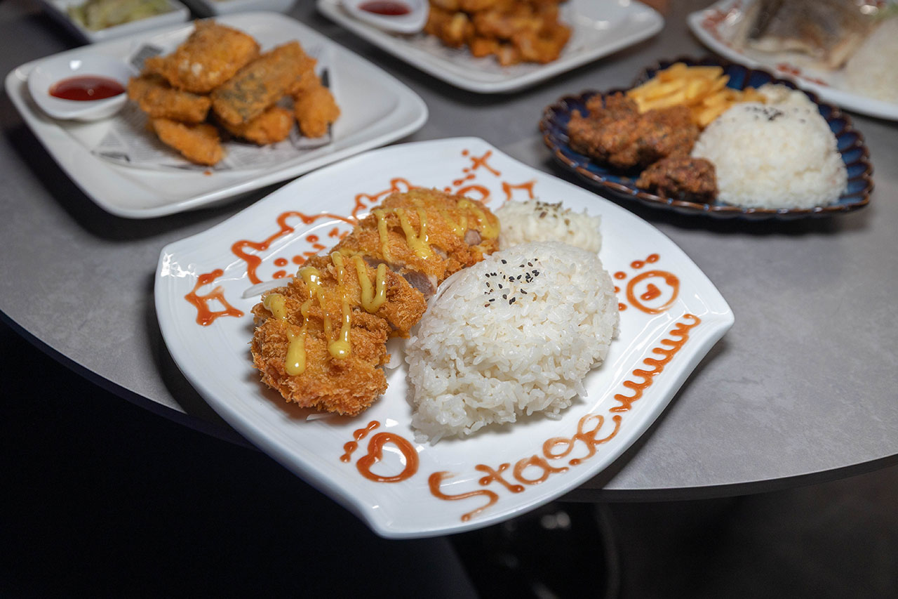 夢饗STAGE IP主題餐廳｜台中大魯閣新時代最新開幕女僕餐廳，粉絲限時優惠全館餐點買一送一，2026台中市東區美食推薦 27