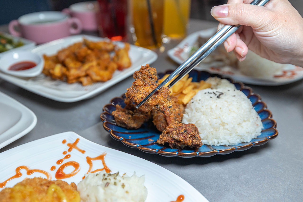 夢饗STAGE IP主題餐廳｜台中大魯閣新時代最新開幕女僕餐廳，粉絲限時優惠全館餐點買一送一，2026台中市東區美食推薦 49