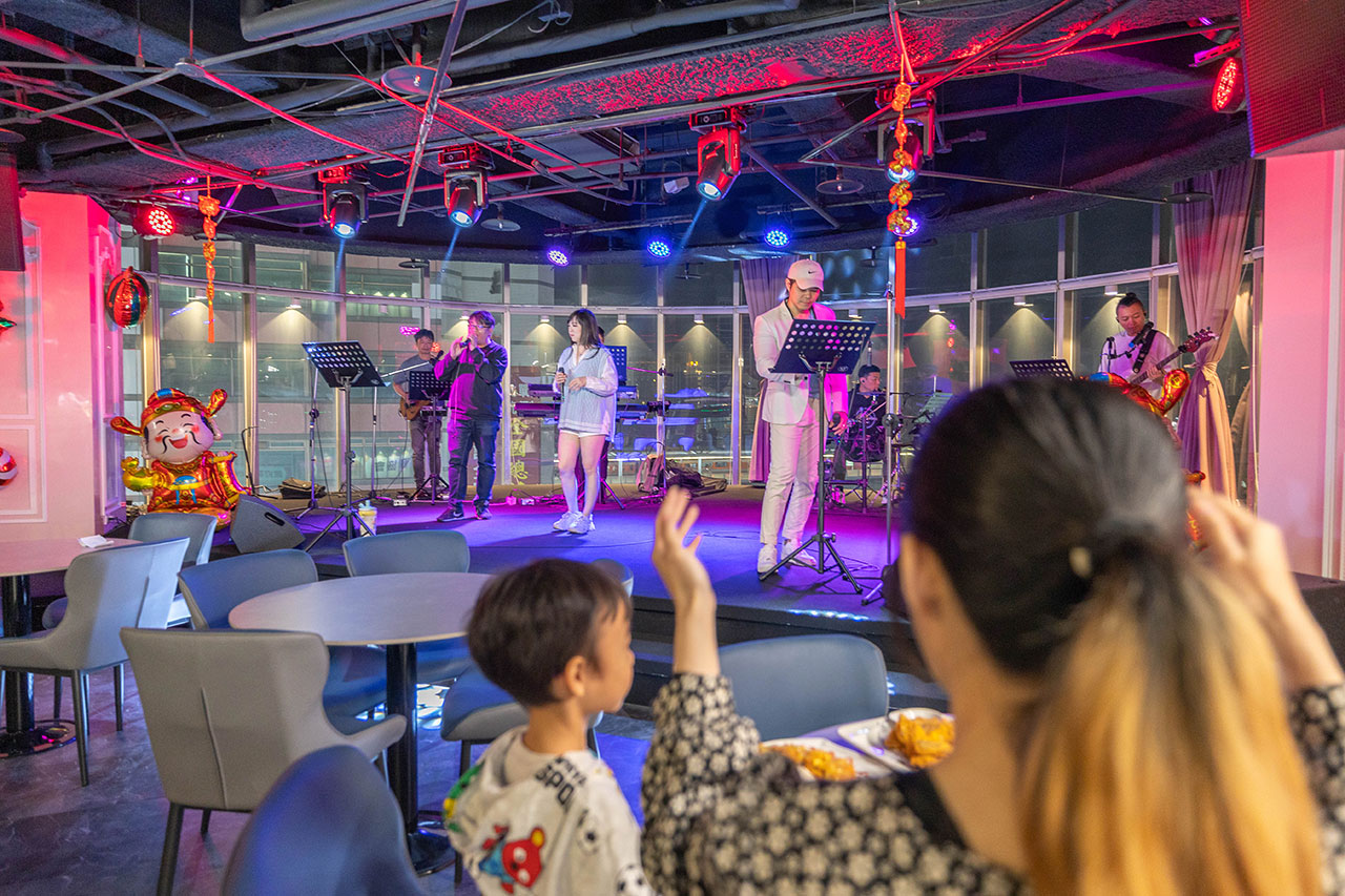 夢饗STAGE IP主題餐廳｜台中大魯閣新時代最新開幕女僕餐廳，粉絲限時優惠全館餐點買一送一，2026台中市東區美食推薦 21