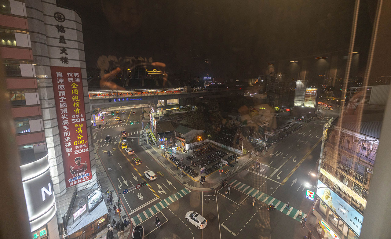 夢饗STAGE IP主題餐廳｜台中大魯閣新時代最新開幕女僕餐廳，粉絲限時優惠全館餐點買一送一，2026台中市東區美食推薦 73