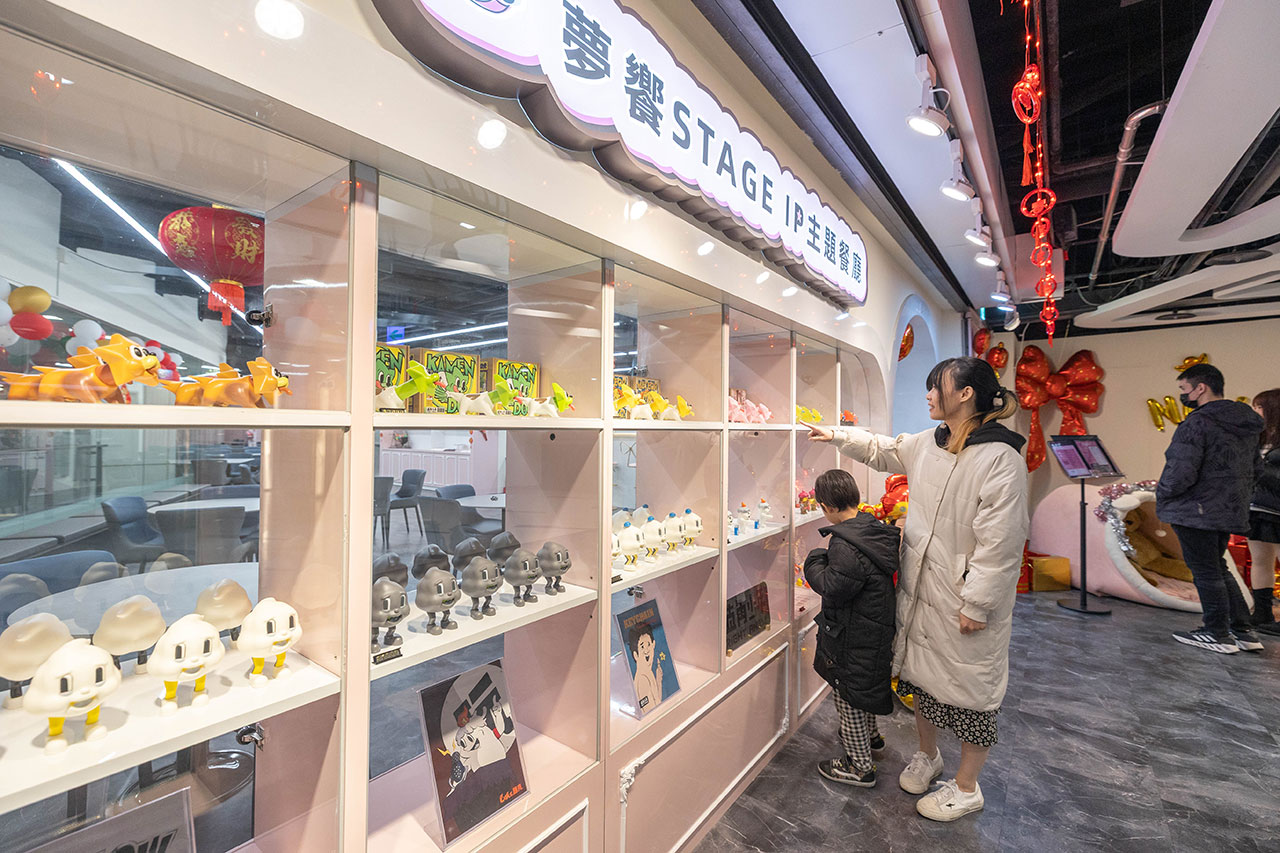 夢饗STAGE IP主題餐廳｜台中大魯閣新時代最新開幕女僕餐廳，粉絲限時優惠全館餐點買一送一，2026台中市東區美食推薦 5