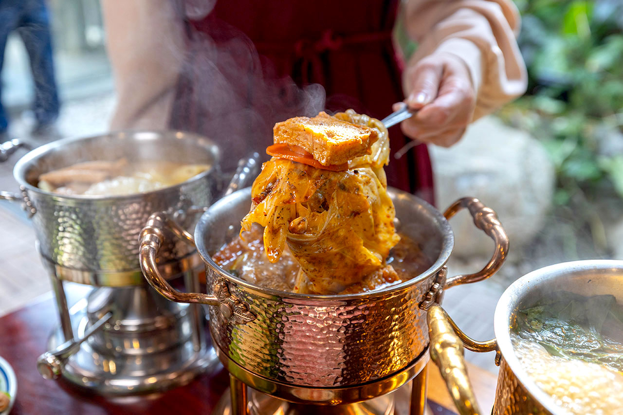 來馬食光|苗栗親子餐廳推薦,超豐盛南洋料理冬季限定鍋物,南洋甜點下午茶美食吃到爽,2026頭份火鍋推薦! 232 來馬食光|苗栗親子餐廳推薦,超豐盛南洋料理冬季限定鍋物,南洋甜點下午茶美食吃到爽,2026頭份火鍋推薦! 231
