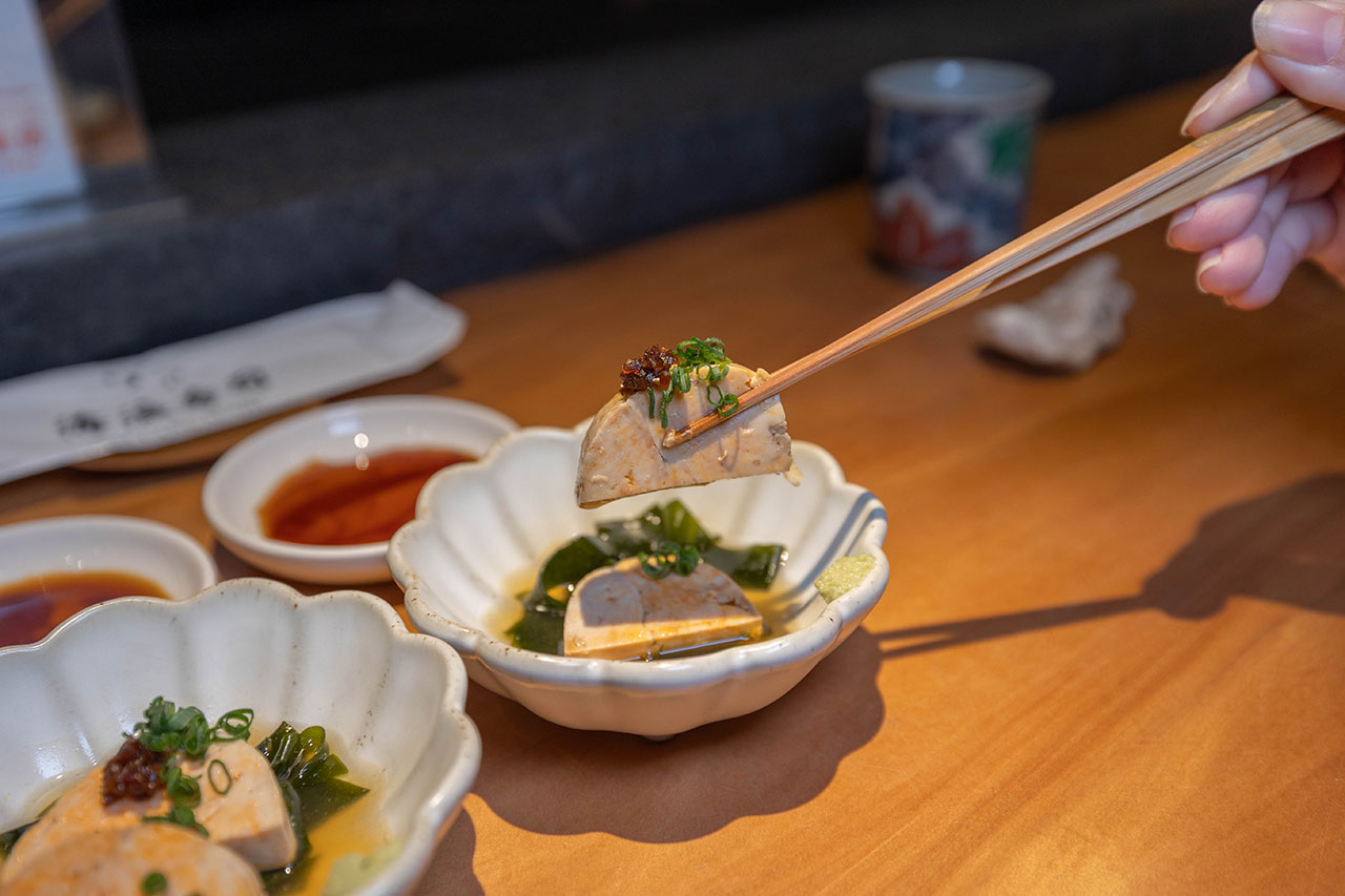 海浪壽司｜日式割烹台中無菜單料理推薦，爆量生魚壽司活體宮崎小沢蟹，超適合聚餐慶生的超大包廂用餐空間，最新2026台中北屯日本料理推薦 970