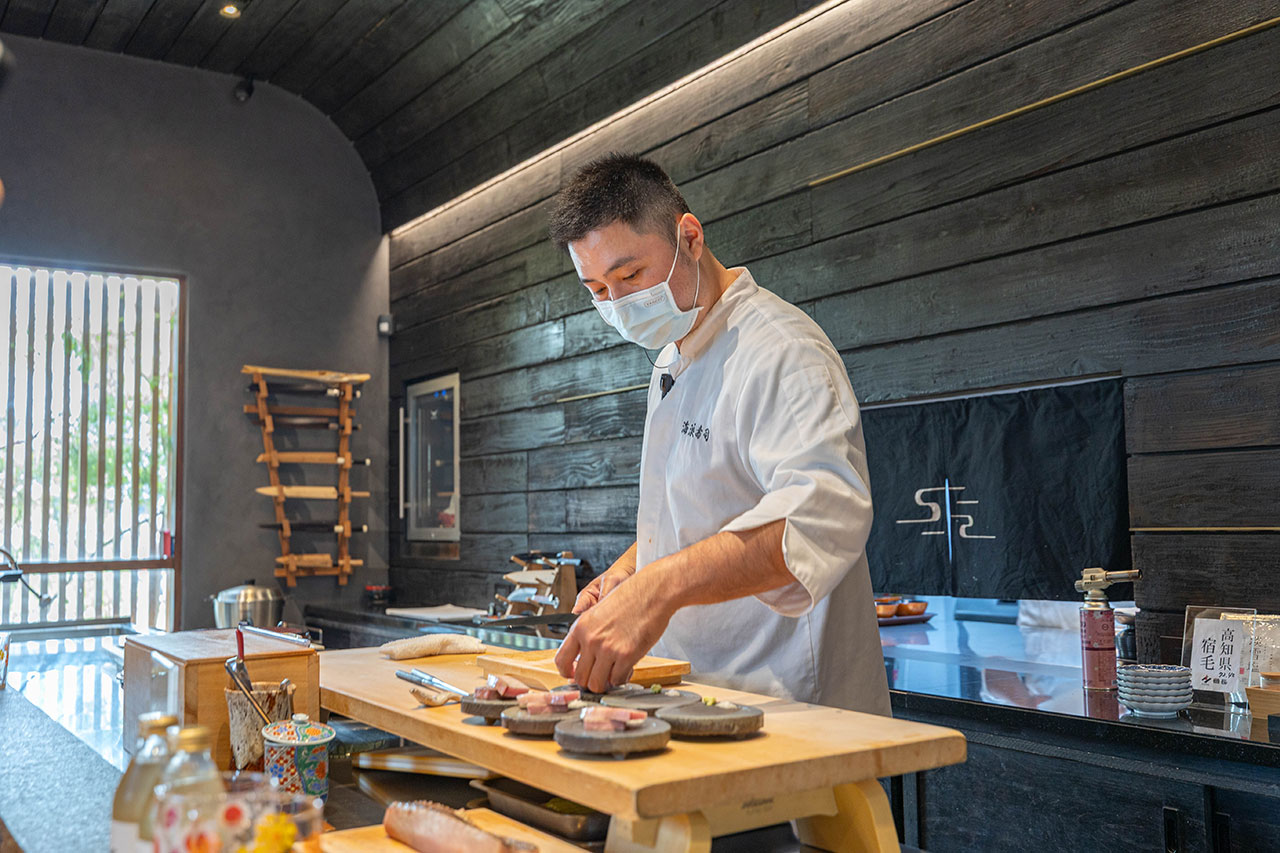 海浪壽司｜日式割烹台中無菜單料理推薦，爆量生魚壽司活體宮崎小沢蟹，超適合聚餐慶生的超大包廂用餐空間，最新2026台中北屯日本料理推薦 946