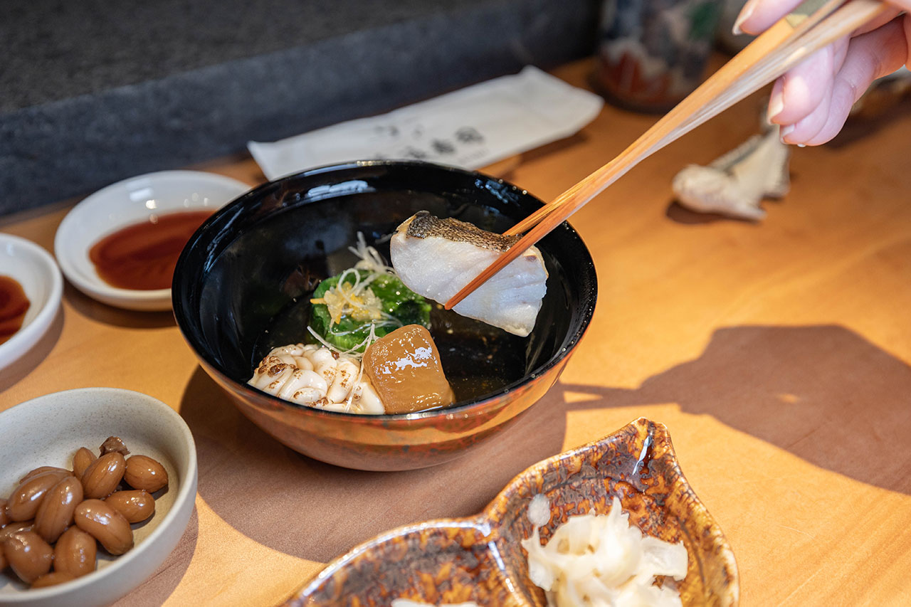 海浪壽司｜日式割烹台中無菜單料理推薦，爆量生魚壽司活體宮崎小沢蟹，超適合聚餐慶生的超大包廂用餐空間，最新2026台中北屯日本料理推薦 990