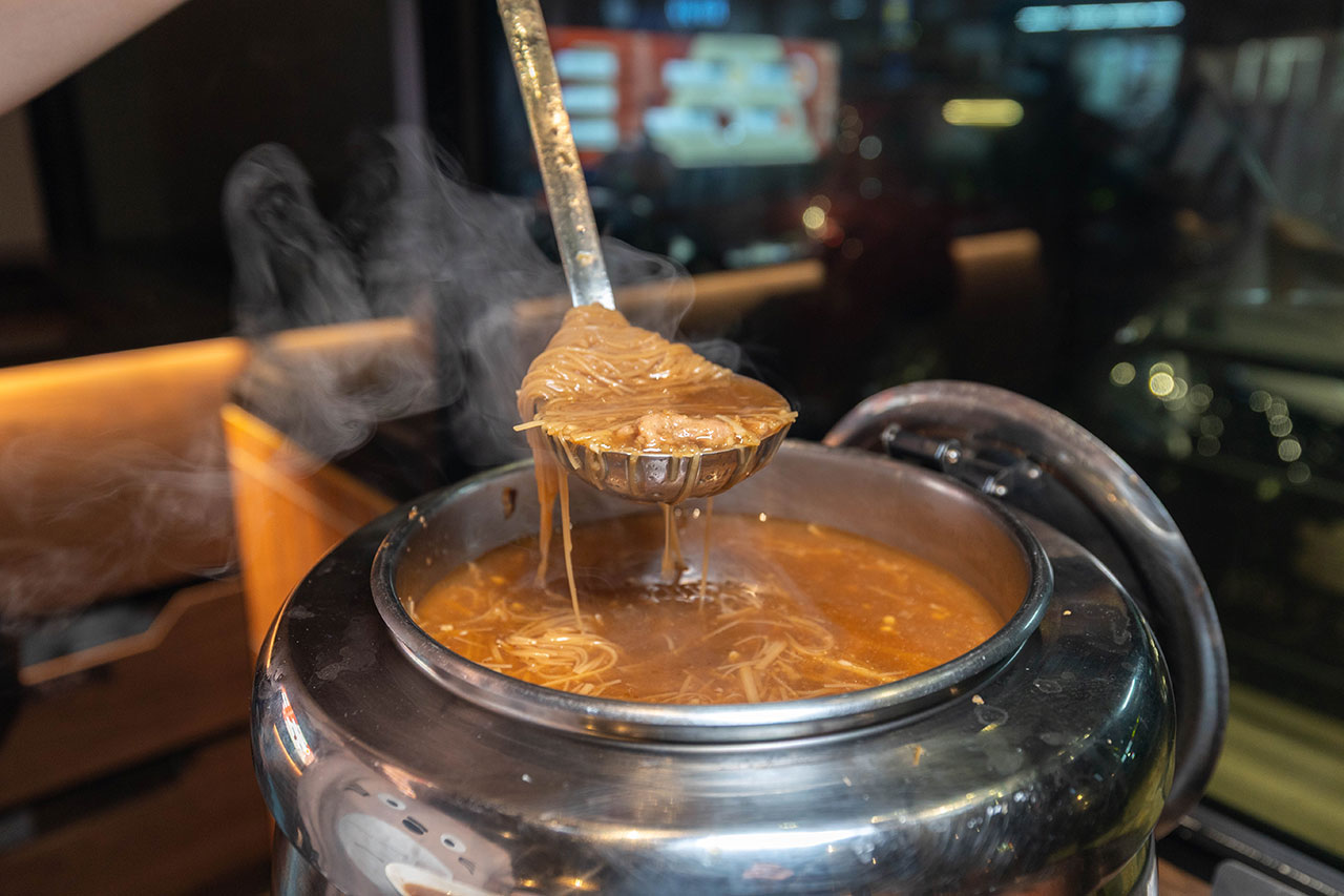 尚石苑石頭火鍋太平店｜台中超推火鍋吃到飽40種配料無限自助吧，台味特色美食滷肉飯、麵線糊、牛肉丼多種美食吃到爽2026台中太平美食推薦 21