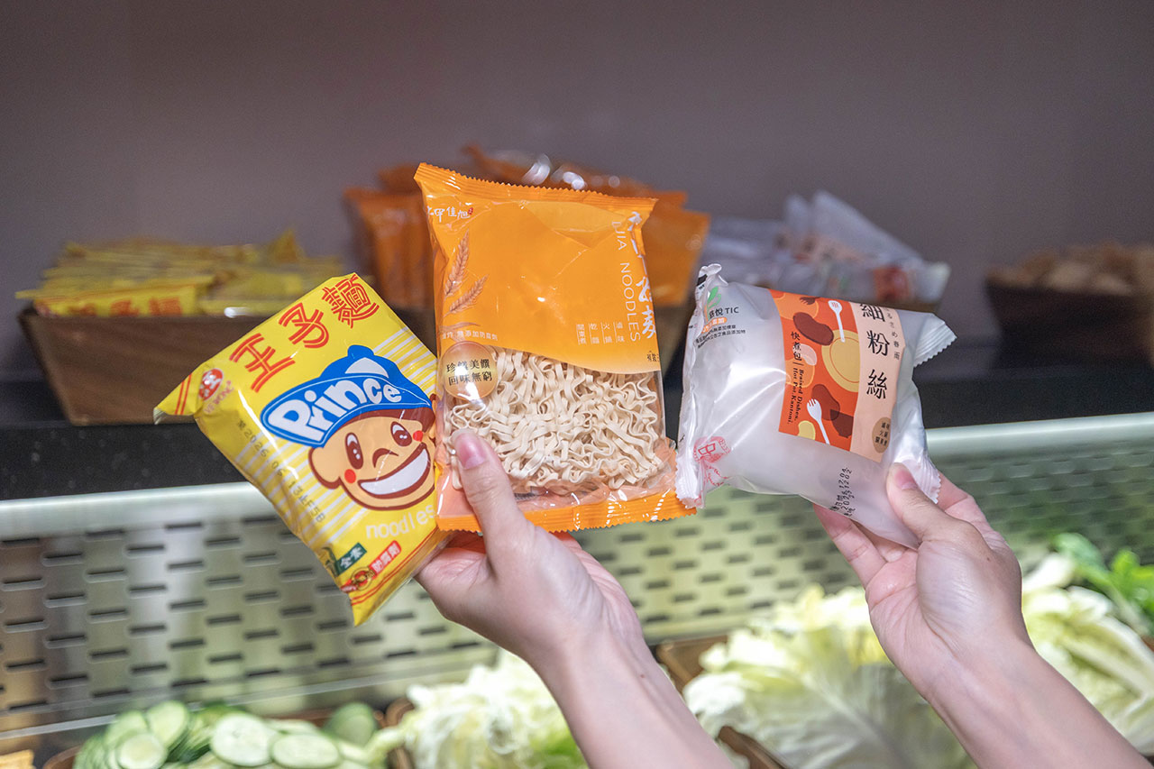 尚石苑石頭火鍋太平店｜台中超推火鍋吃到飽40種配料無限自助吧，台味特色美食滷肉飯、麵線糊、牛肉丼多種美食吃到爽2026台中太平美食推薦 17