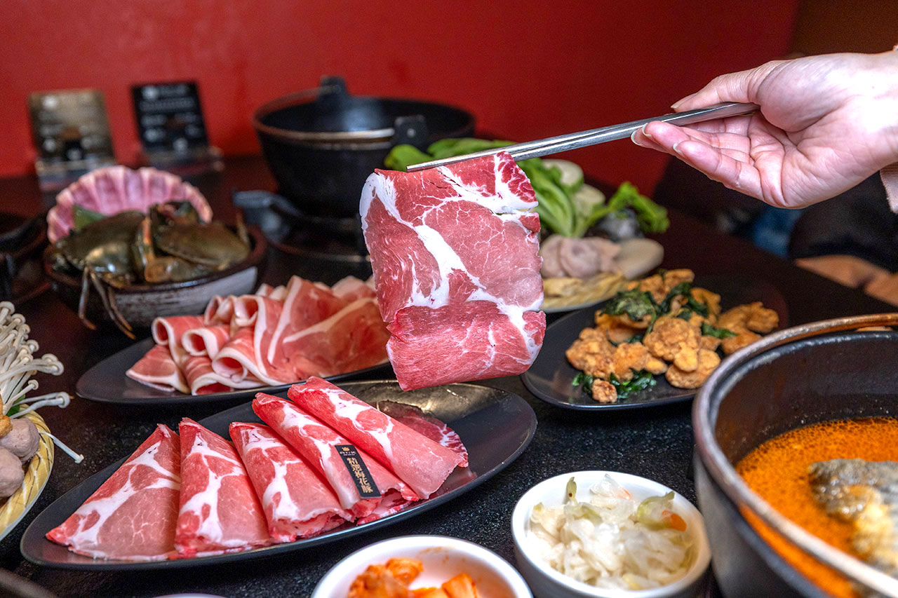 尚石苑石頭火鍋太平店｜台中超推火鍋吃到飽40種配料無限自助吧，台味特色美食滷肉飯、麵線糊、牛肉丼多種美食吃到爽2026台中太平美食推薦 57