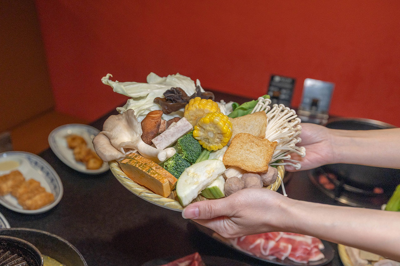 尚石苑石頭火鍋太平店｜台中超推火鍋吃到飽40種配料無限自助吧，台味特色美食滷肉飯、麵線糊、牛肉丼多種美食吃到爽2026台中太平美食推薦 53