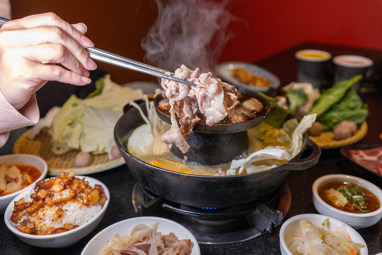 尚石苑石頭火鍋太平店｜台中超推火鍋吃到飽40種配料無限自助吧，台味特色美食滷肉飯、麵線糊、牛肉丼多種美食吃到爽2026台中太平美食推薦 47