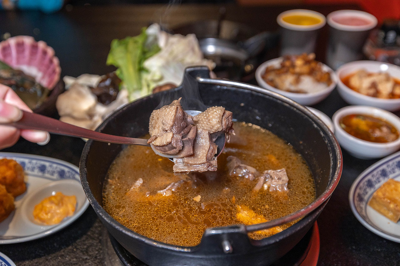 尚石苑石頭火鍋太平店｜台中超推火鍋吃到飽40種配料無限自助吧，台味特色美食滷肉飯、麵線糊、牛肉丼多種美食吃到爽2026台中太平美食推薦 69