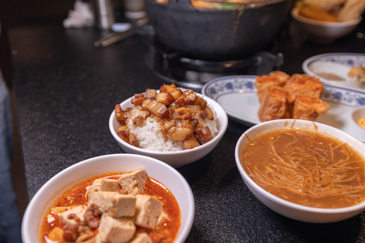 尚石苑石頭火鍋太平店｜台中超推火鍋吃到飽40種配料無限自助吧，台味特色美食滷肉飯、麵線糊、牛肉丼多種美食吃到爽2026台中太平美食推薦 25