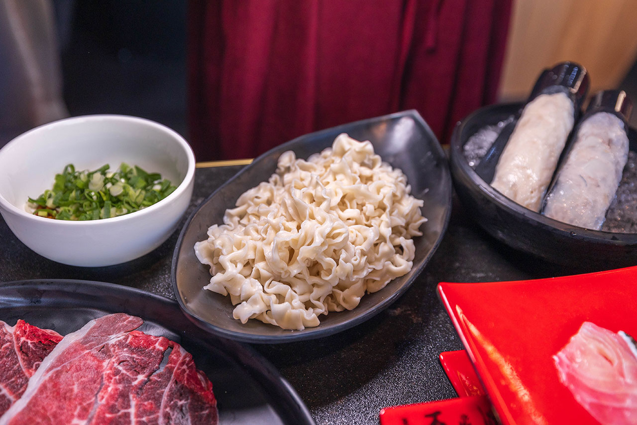 【2026台中火鍋推薦】老虎斑斑·赤斑涮｜全台首創石斑魚火鍋專賣！燜製清油鴛鴦鍋麻辣湯鮮魚湯，最新台中北屯火鍋新店報到！ 199