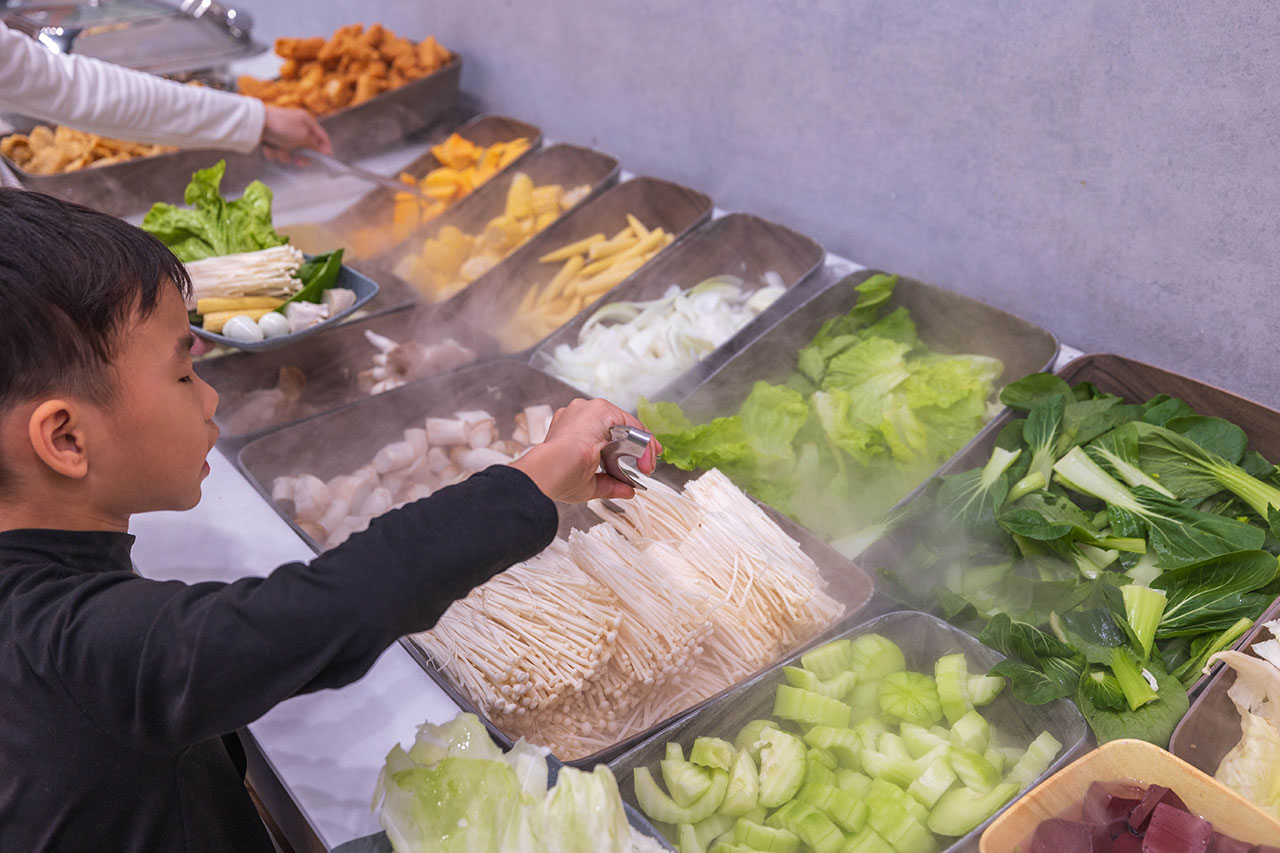 一個圓鍋｜台南超狂499起吃到飽火鍋，牛豬雞海鮮甜點剉冰近80樣自助吧美食，讓你一次吃到飽，必吃2026台南北區美食推薦 787
