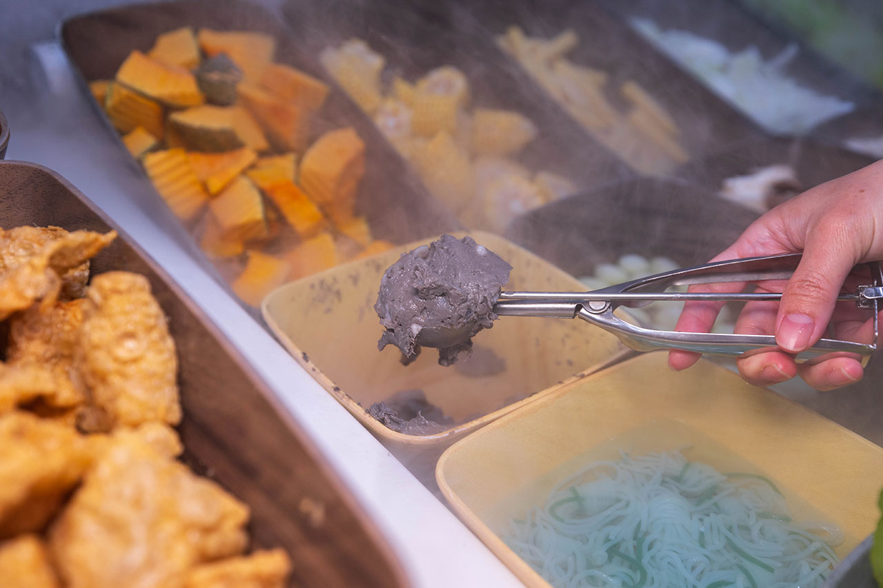 一個圓鍋｜台南超狂499起吃到飽火鍋，牛豬雞海鮮甜點剉冰近80樣自助吧美食，讓你一次吃到飽，必吃2026台南北區美食推薦 793