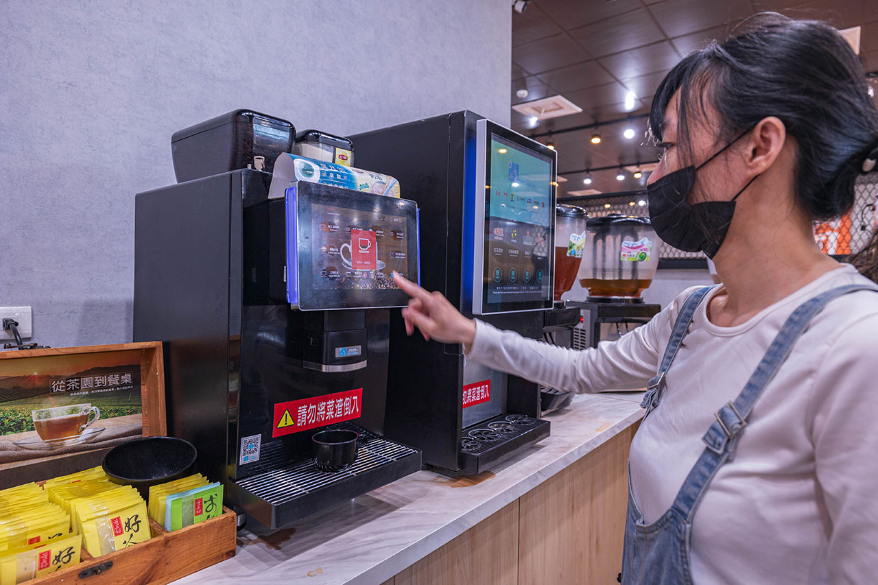 一個圓鍋｜台南超狂499起吃到飽火鍋，牛豬雞海鮮甜點剉冰近80樣自助吧美食，讓你一次吃到飽，必吃2026台南北區美食推薦 852