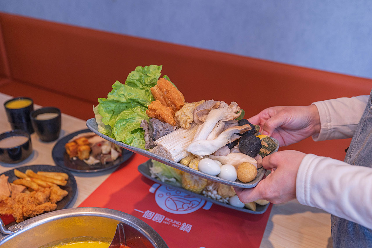 一個圓鍋｜台南超狂499起吃到飽火鍋，牛豬雞海鮮甜點剉冰近80樣自助吧美食，讓你一次吃到飽，必吃2026台南北區美食推薦 822