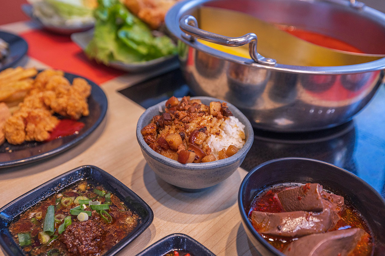 一個圓鍋｜台南超狂499起吃到飽火鍋，牛豬雞海鮮甜點剉冰近80樣自助吧美食，讓你一次吃到飽，必吃2026台南北區美食推薦 801